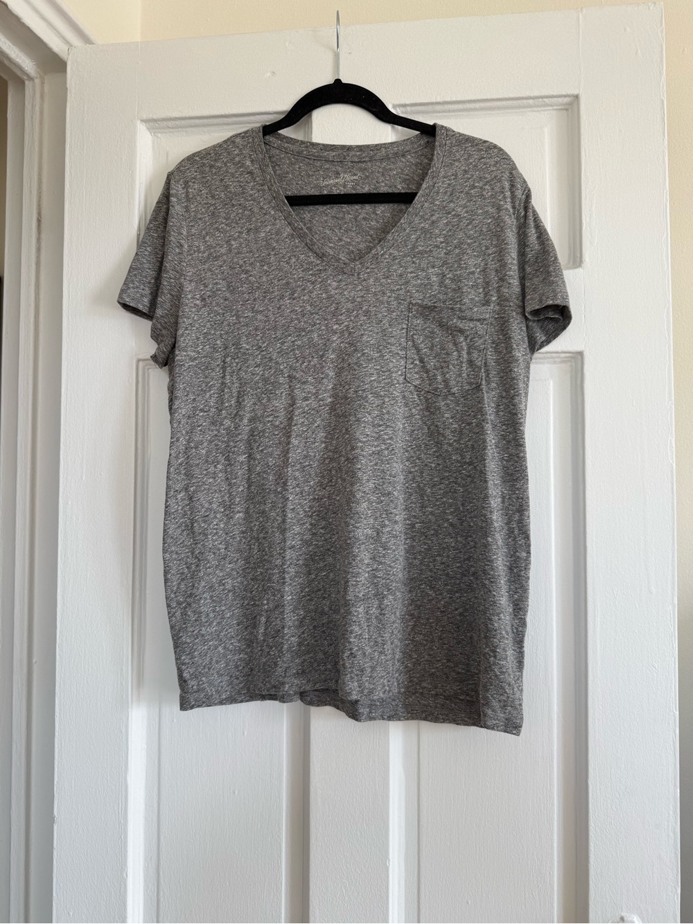 Universal Thread Gray V-Neck Pocket Tee